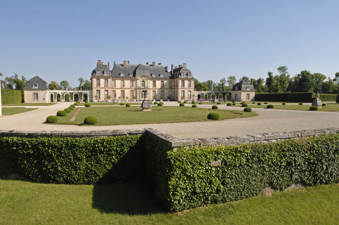 Château Motte-Tilly.jpg
